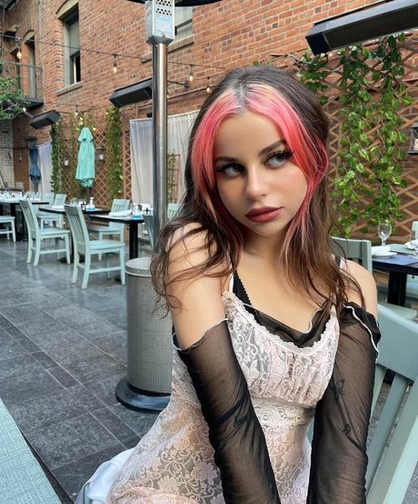 Ellise erotische nackt fotos