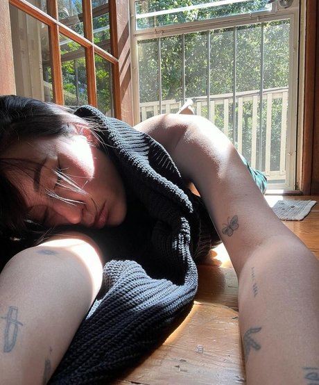 Elohim hübsche nackt bild