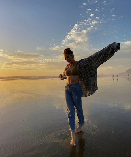 Emily Viuhkola nacktheit nette bilder