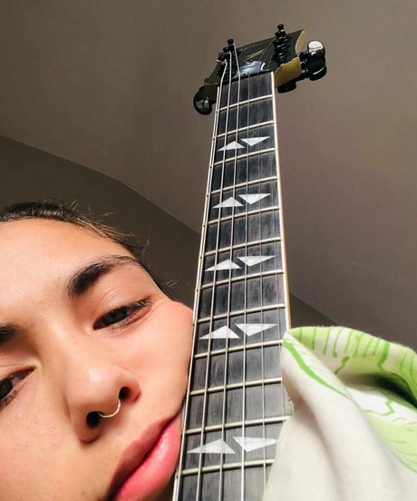 Indigo De Souza top hd bild