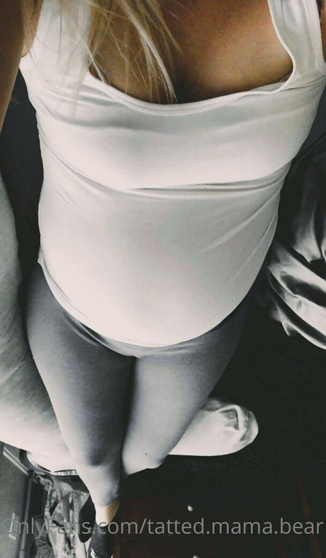 tatted mama bear nackten foto