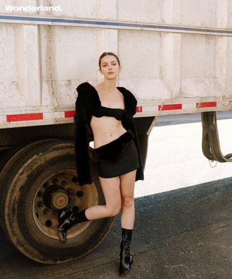 Ella Hunt beste sex foto