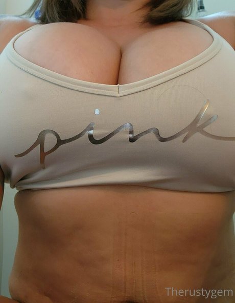 große warzenhöfe onlyfans pornographische bild