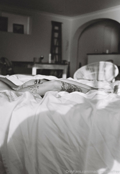 maddienevillefree exklusive nackt bilder