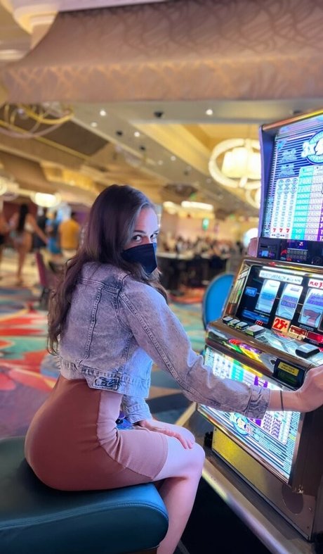 Colleen Ballinger erotische nacktheit bild