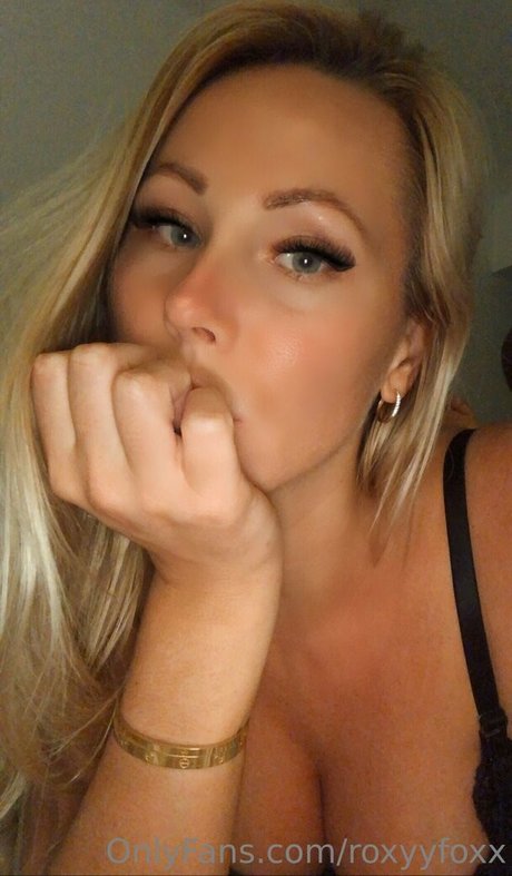 roxyyfoxx erotische pornografische foto