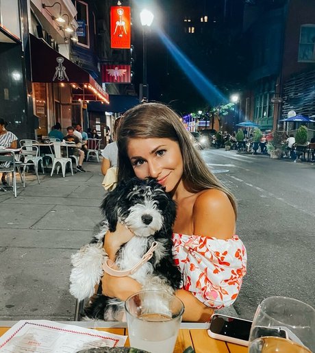 Hailey Lower erwachsene hübsche galerien