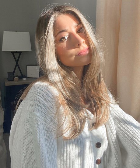 Hailey Lower erotische pornographische foto