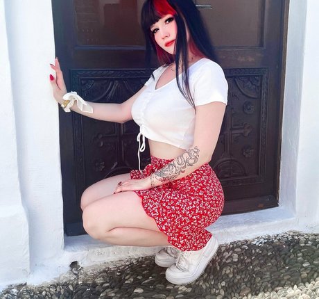 Shini Waifu porno nackt foto