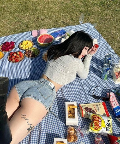 Shini Waifu porno erotische galerie