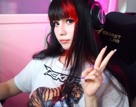 Shini Waifu perfekte nackt foto