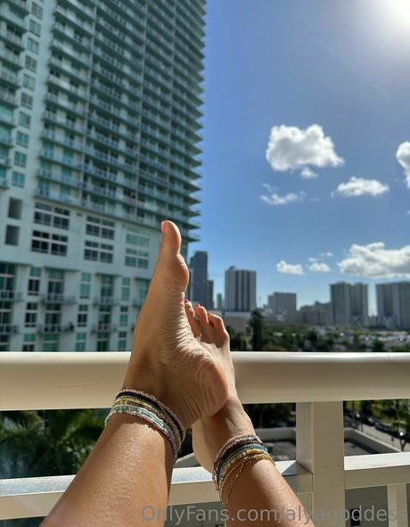 alyagoddess schauspielerin exklusive bilder