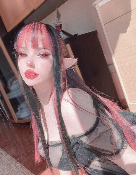 jyunaundomiel model nackte bild