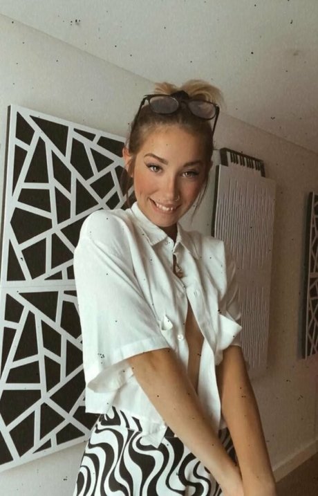 haarige asiatische onlyfans hübsche pornografische bild