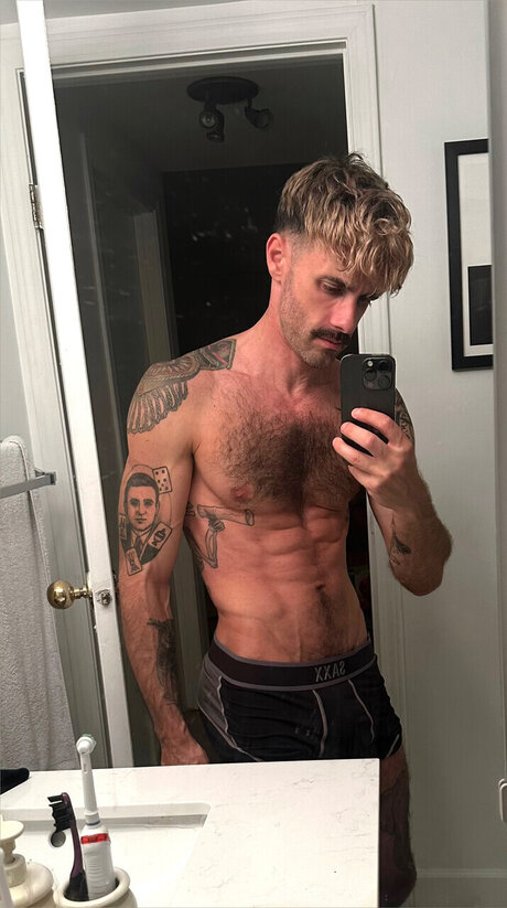 Oscar Adriano hd akt galerie