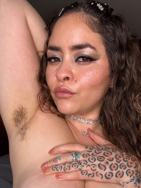 _HAIRY LOLA VIP_ nacktheit akt bild