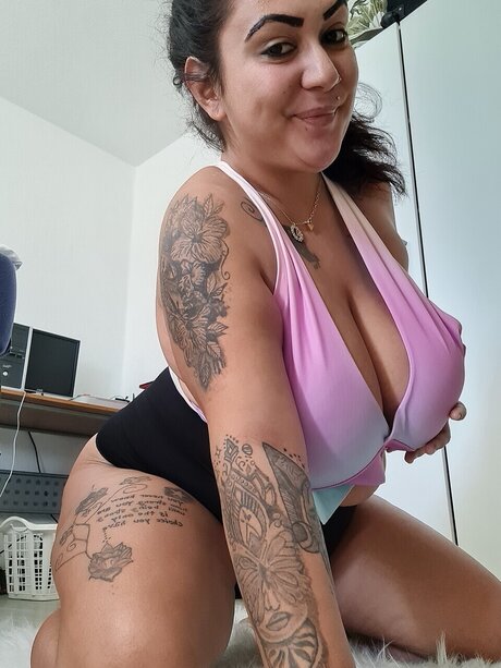 Mary 27 model nackte fotos