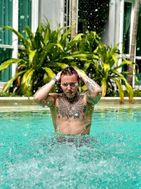 Vlad Rise hübsche erwachsene fotos