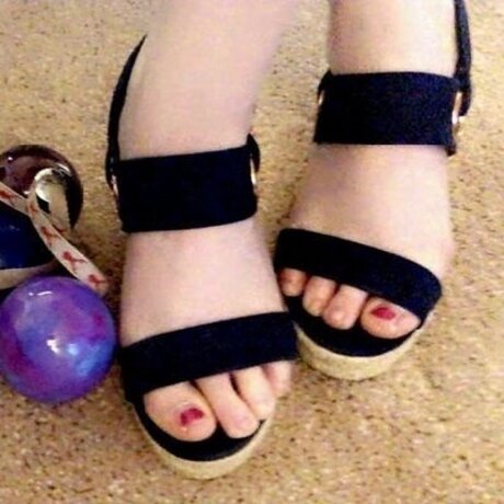 lil miss pretty feet pornostar perfekte foto