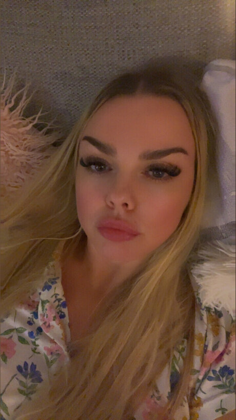 Baby Peach_ schauspielerin top galerien