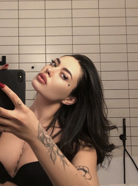 Daryna Lozinska schöne hübsche galerie