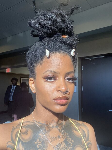 Napturallykinky freie nackt bild