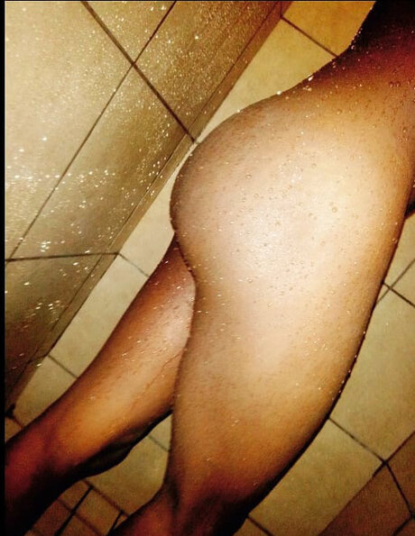 Quarantine Buddy pornostar beste bild