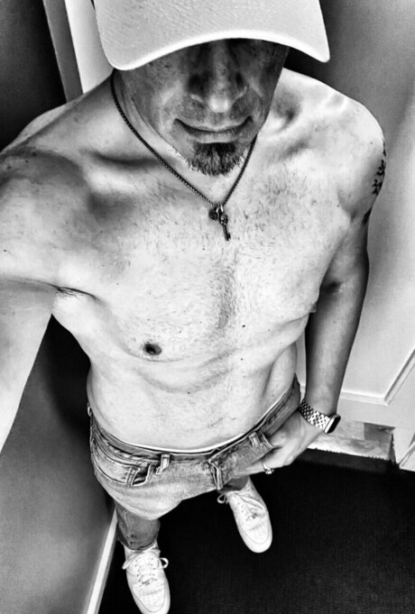 retr04ctive model akt galerien