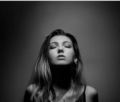 basement girl heiße sexy bild