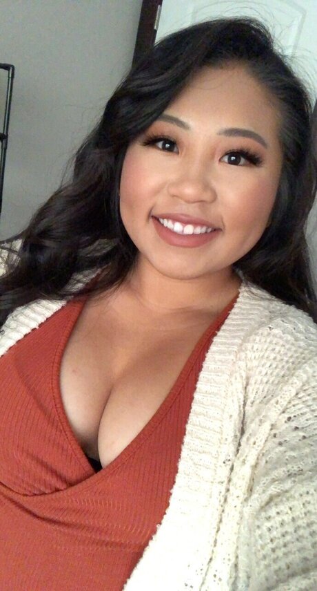 Nesheirs Moua porno sexy foto