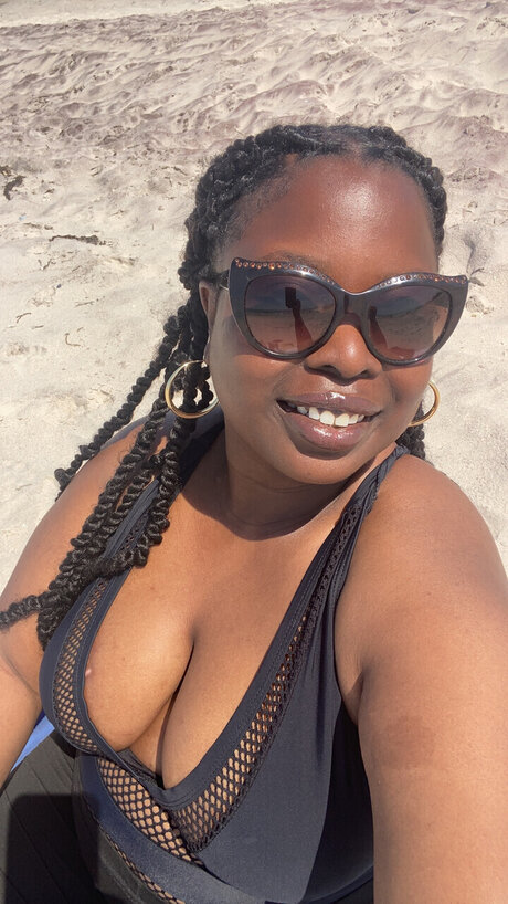 Phanou36 nackt nette foto