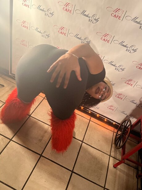 Roya Brazy erwachsene exklusive archiv