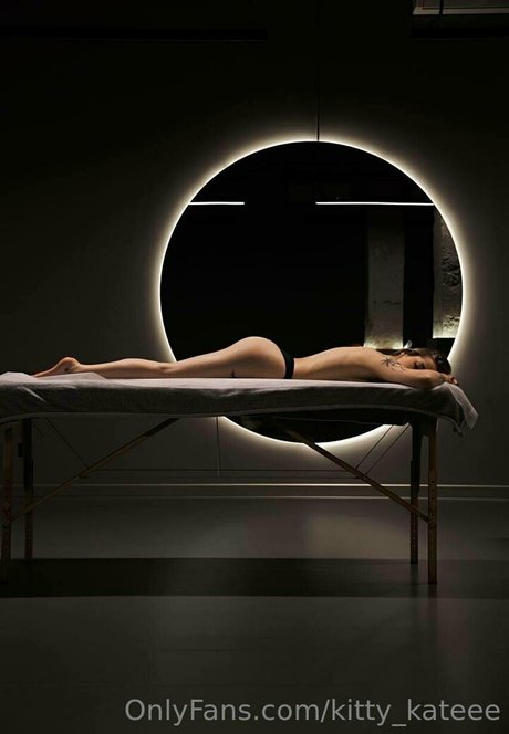 kitty kateee kunst schöne galerie