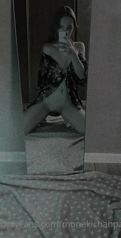 moneki nackt nette fotos