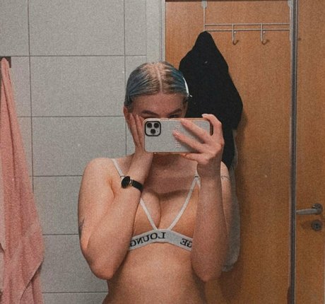 schwuler influencer onlyfans nackt kunst archiv