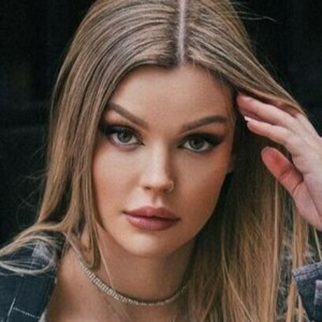 Aroyitt nackt porno galerie