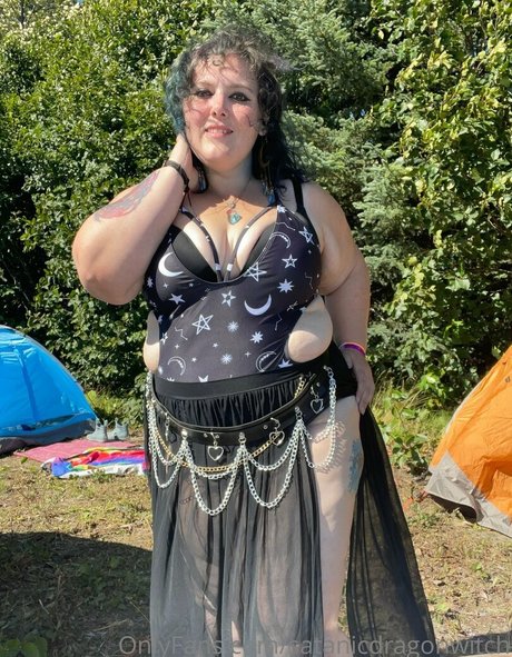 satanicdragonwitch schöne heiße foto