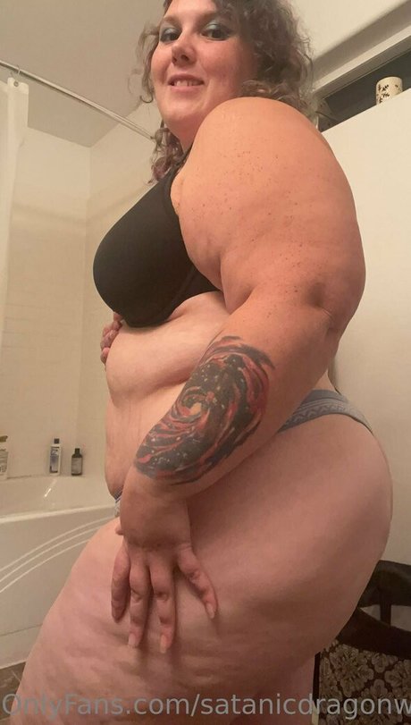 satanicdragonwitch erwachsene hd foto