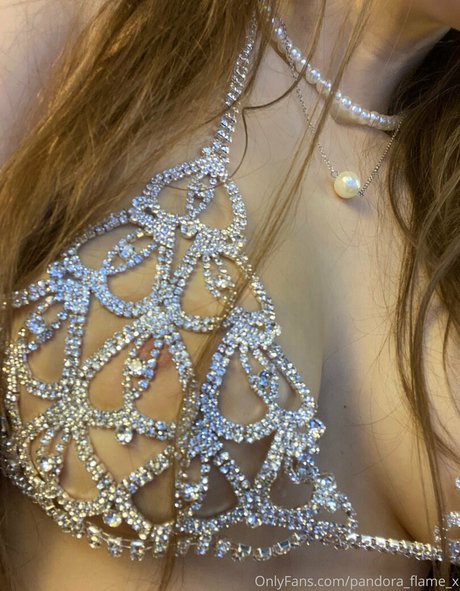 pandora flame x xxx nackt bild