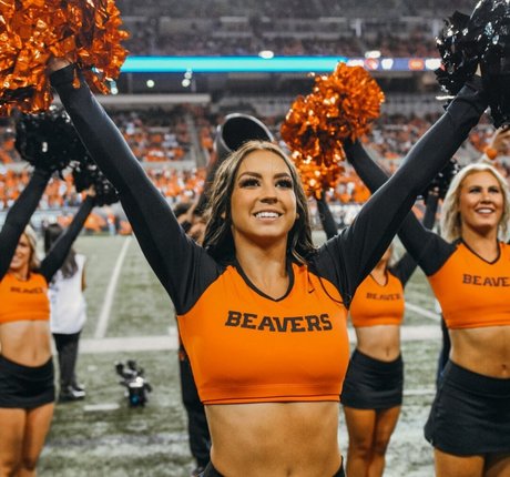 Taylor Johnson Cheer schöne perfekte bild