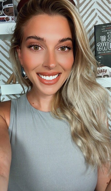 Taylor Mathis sexy exklusive fotos