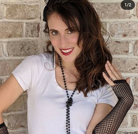 Stephanie Patrick top nackt foto