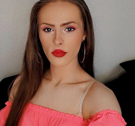 Nikki Harper xxx top bild