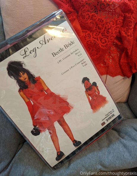 thoughtypraxis model sexy galerie