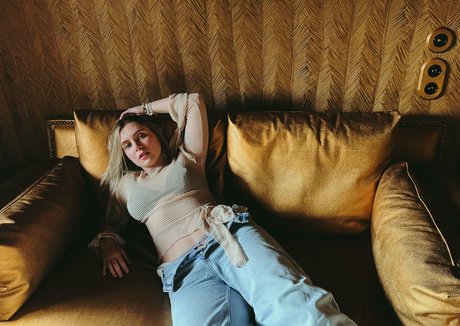 marry strawberry kunst nacktheit galerien