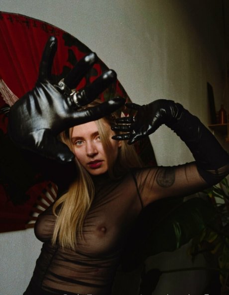 marry strawberry nackt akt foto