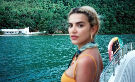 Manu Gavassi model nackte fotos