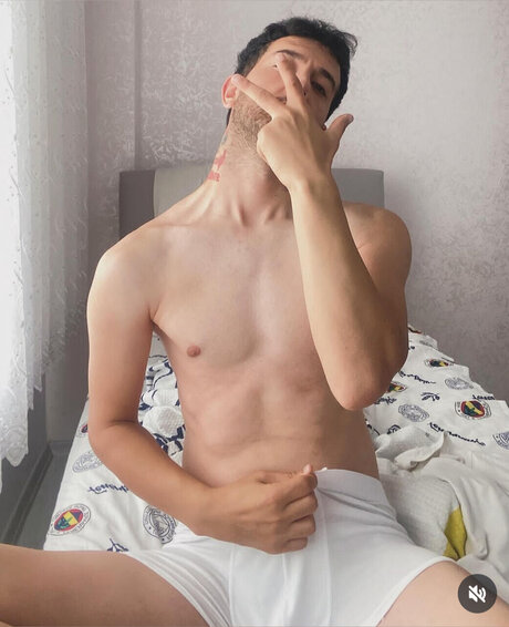 _OZAN KARAYEL_ nackt sex bild