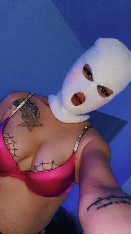 tattoed nurse top exklusive fotos