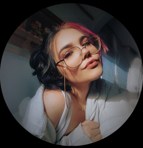 Lexie Lovisa heiße perfekte bild